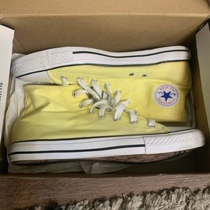 Men’s size 11. Chuck Taylors 70